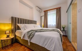 Yellow House With Private Parking By Adex Travel